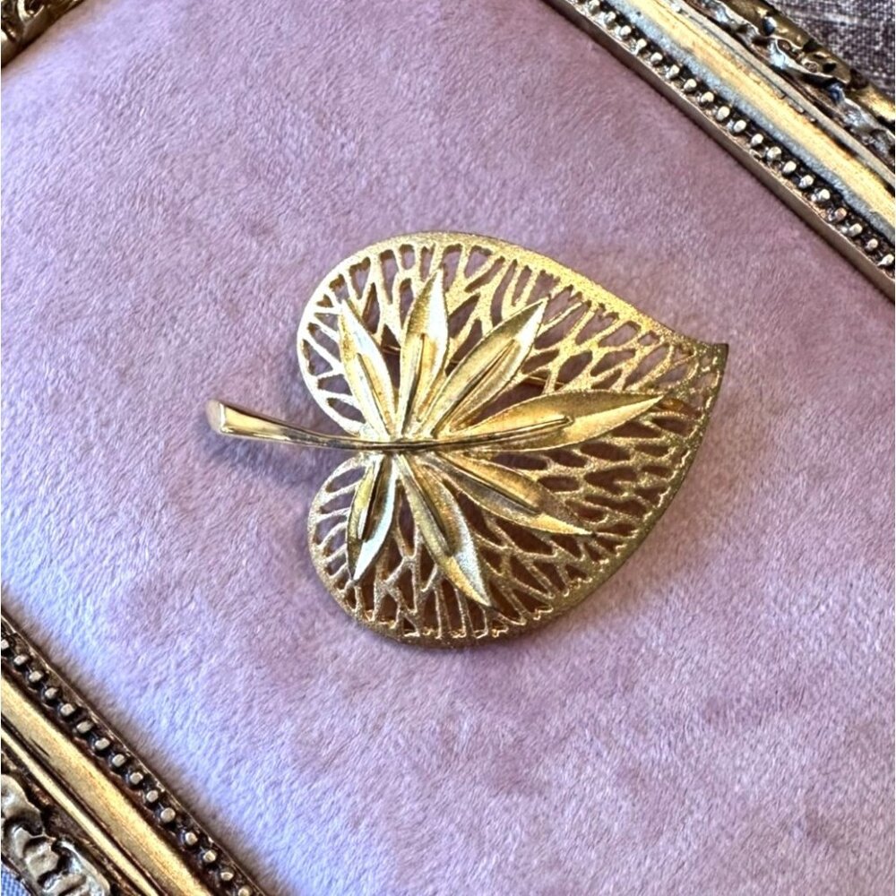 Vintage Gold-Tone Leaf-Shaped Brooch Pin With Intricate Filigree Design MCM